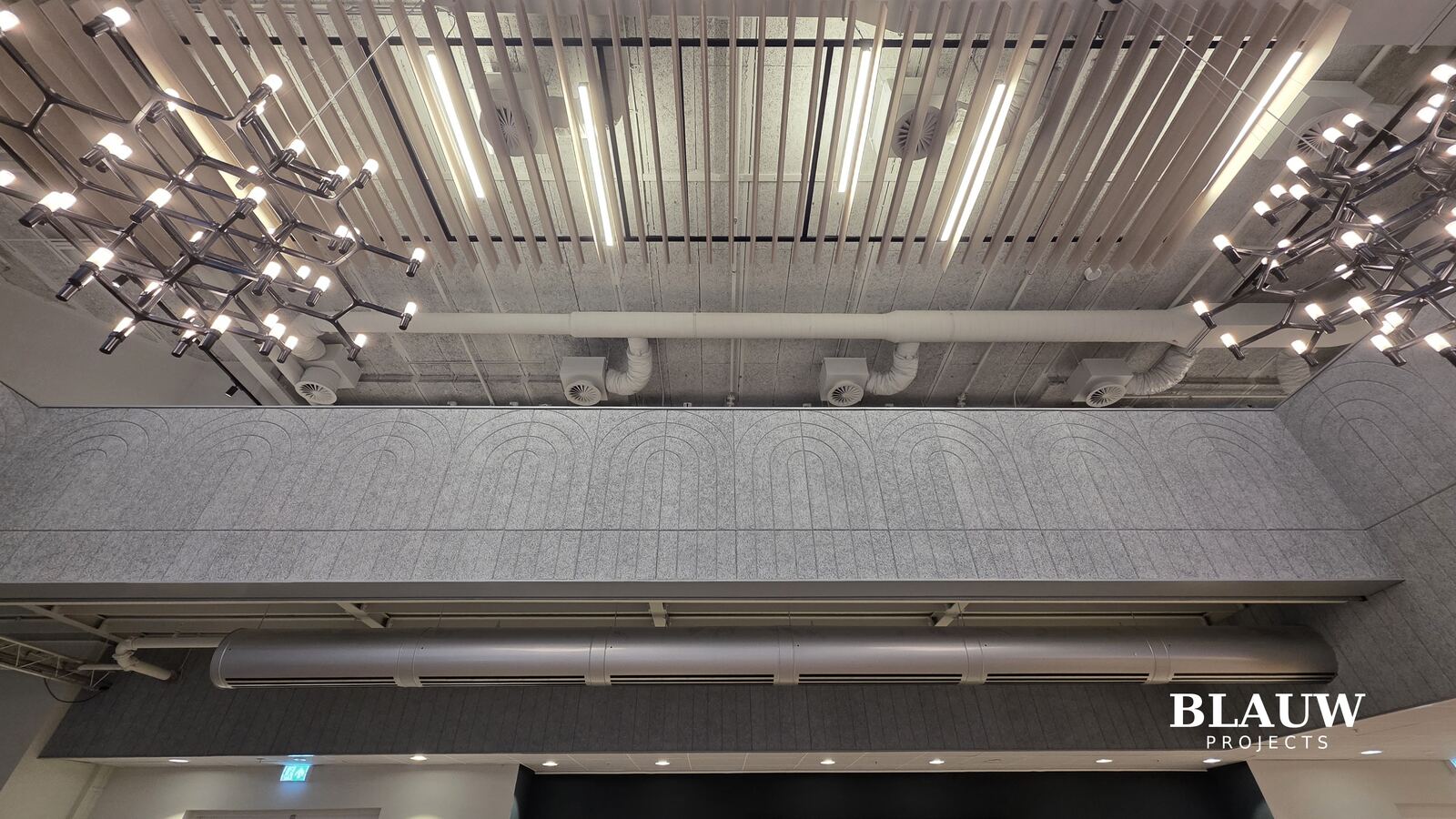Mediahuis Amsterdam — baffelplafond detail, Blauw Projects